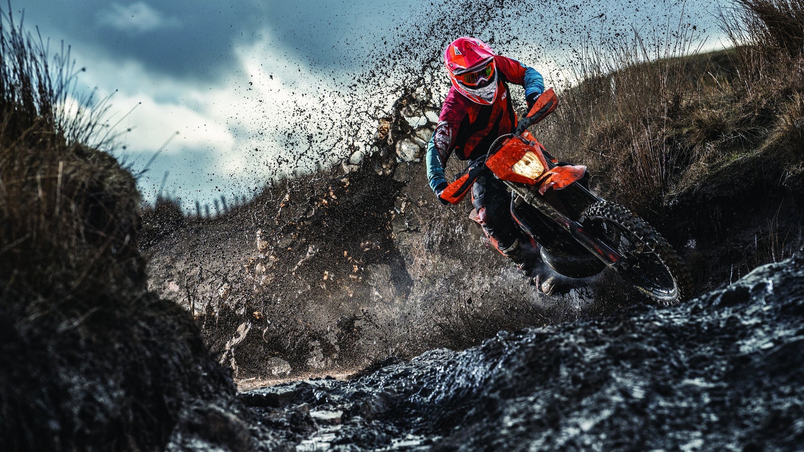 kaiyun-_光影灯光跑：夜晚城市的运动奇幻之旅_，2020灯光影像图